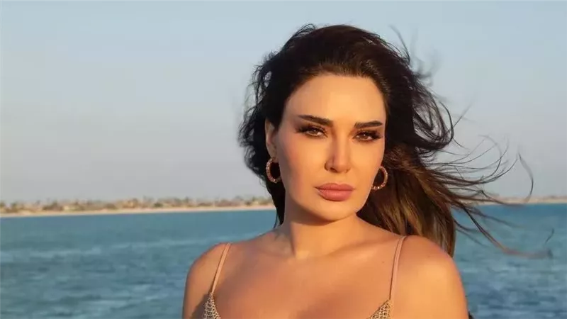 سيرين عبد النور تخطف الأنظار بإطلالتها اللافتة الحمراء 