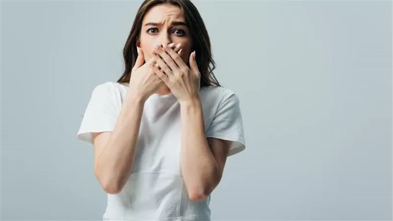ما بين التحرش وعدم تقبل الشكل.. 7 من أخطر مخاوف الفتيات 