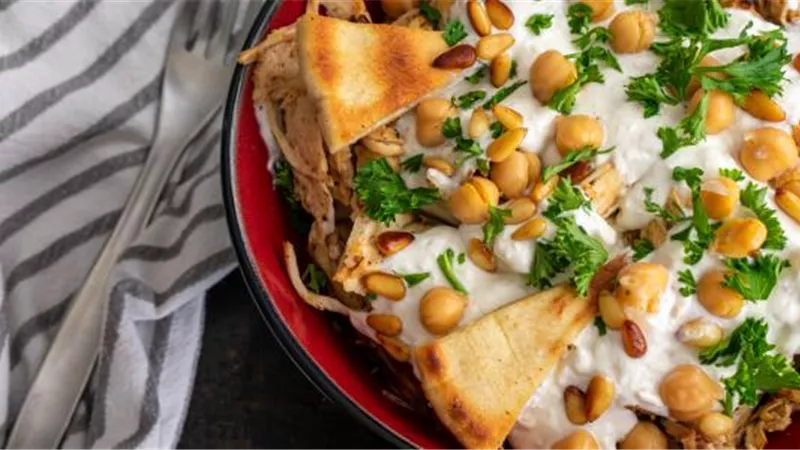 طريقة عمل فتة الدجاج  بالأرز والحمص  بخطوات سهلة في مطبخك