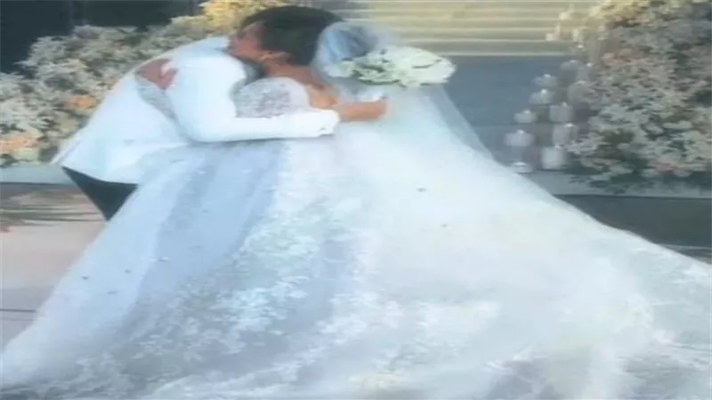 بفستان أبيض منفوش.. الصور الأولى من حفل زفاف الفنانة رنا رئيس