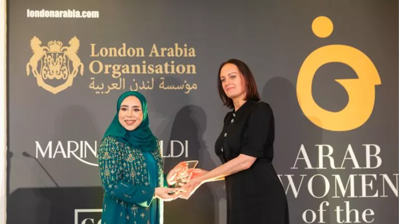 عمانية تحصل على جائزة المرأة العربية لعام 2025