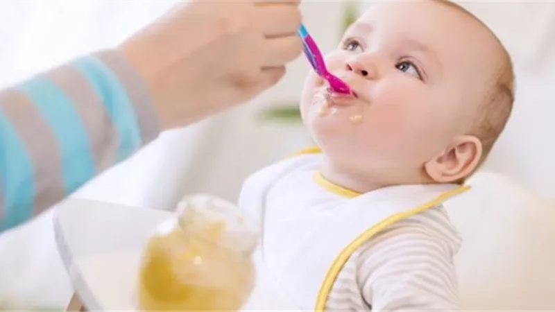 6 أكلات مفضلة للأطفال بعمر 6 أشهر.. نصائح من الصحة للأمهات
