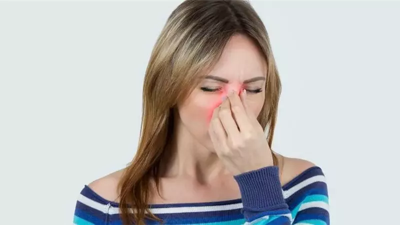 الصحة: استخدام الكمادات الدافئة تخفف من آلام الجيوب الأنفية وتقلبات الطقس