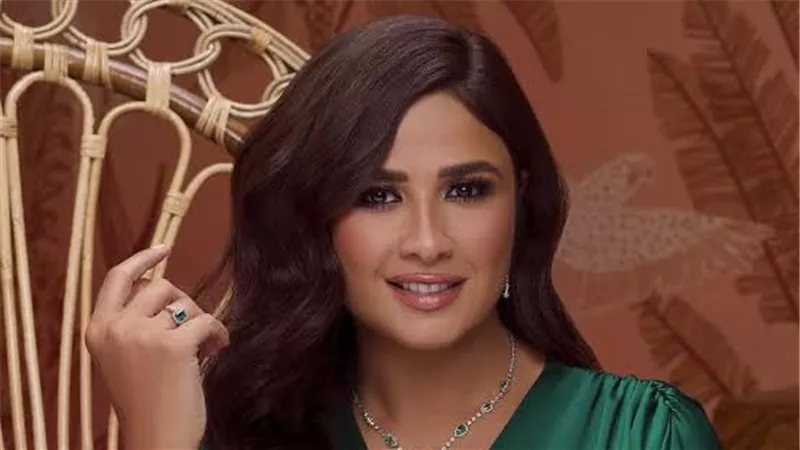 خاتم في يد ياسمين عبد العزيز يثير الجدل بشأن حياتها العاطفية 