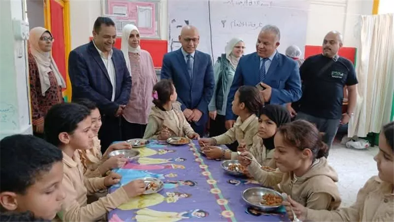 وزير التعليم يشيد بتجربة الفيوم في التغذية المدرسية ويعلن تعميمها 