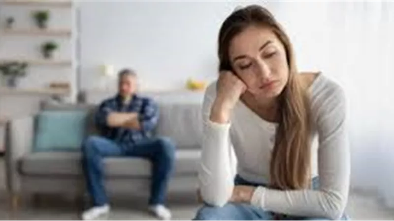 أب يسأل: هل أضرب ابنتي لأنها تكلم شابًا؟