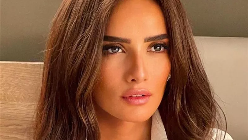 الفنانة زينة تُعزي المنتج صادق الصبّاح في وفاة زوجته.. وتحديد موعد الجنازة والعزاء في بيروت