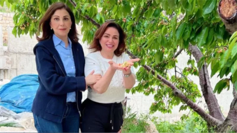 حرامية الكرز.. ماجدة الرومي تثير الجدل مع إلهام شاهين في لبنان 