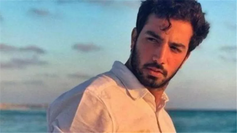 حازم إيهاب: «اتخنت مرتين.. وجالي أزمة قلبية بسبب علاقات فاشلة»