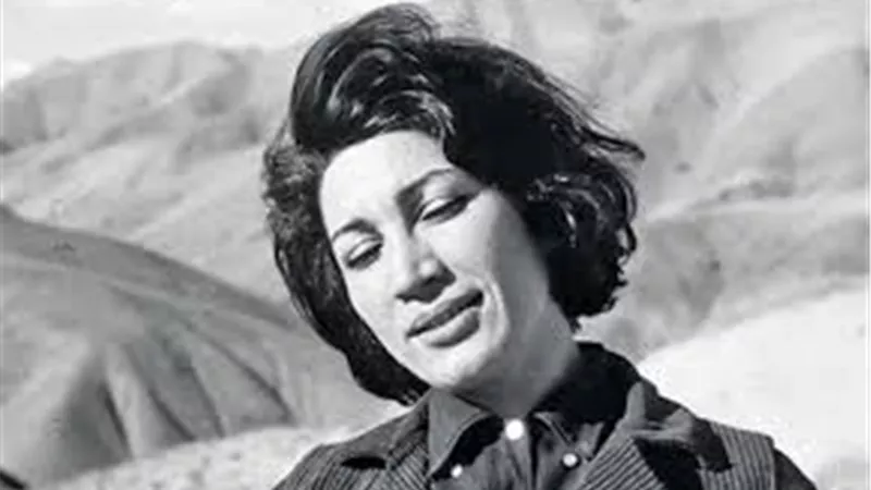 فروغ فرخزاد | شاعرة إيرانية مطلقة تحمل أفكار نسوية جدلية