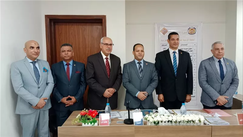 عفيفي يحصل على زمالة كلية الدفاع الوطني عن دور رقابة جهاز المحاسبات 