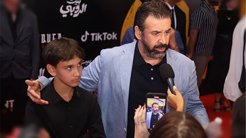 نجل كريم عبدالعزيز: «والدي يشجعني على دخول مجال التمثيل»