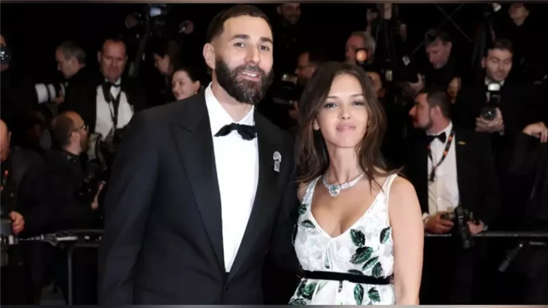 كريم بنزيما يظهر لأول مرة في مهرجان كان مع صديقته لينا خضري 