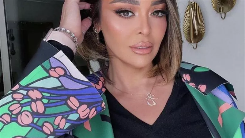 داليا البحيري تسخر من متتقديها وتكشف حقيقة ارتدائها الحجاب 