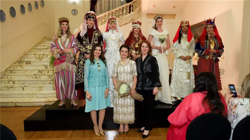 استعراض تقاليد الزفاف العريقة في الأناضول بعرض أزياء بالسفارة التركية بالقاهرة