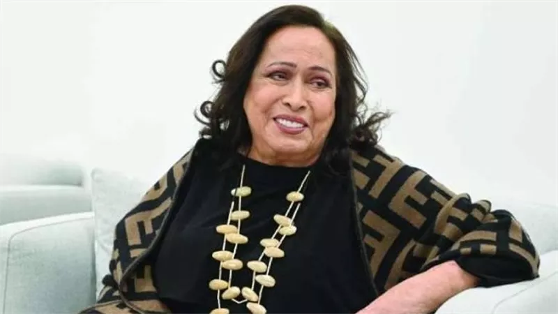 حياة الفهد تصدم الجمهور بظهورها على كرسي متحرك أثناء تكريمها في بغداد 