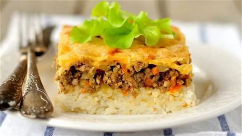 طريقة عمل الأرز بالبشاميل واللحم المفروم بخطوات بسيطة