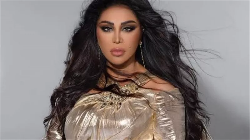 أحلام تخطف الأنظار بإطلالة سنابل القمح في منتدى الإعلام العربي 