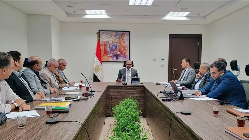 نائب وزير الاسكان يتابع الموقف التنفيذى لمشروع إنشاء محطة مياه منشأة القناطر