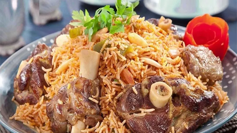  قبل عيد الأضحى.. طريقة عمل كبسة اللحم بالأرز البسمتي