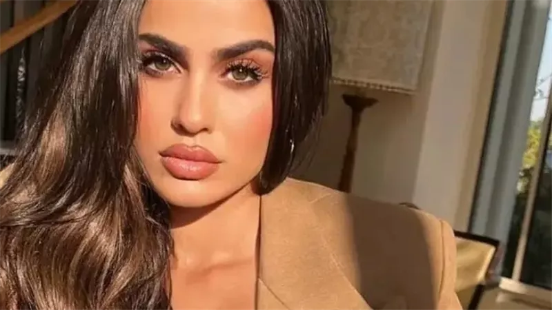 البلوجر يمنى خوري تثير الجدل بحديثها عن الذهب.. هل تمتلك سيارة من المعدن النفيس؟
