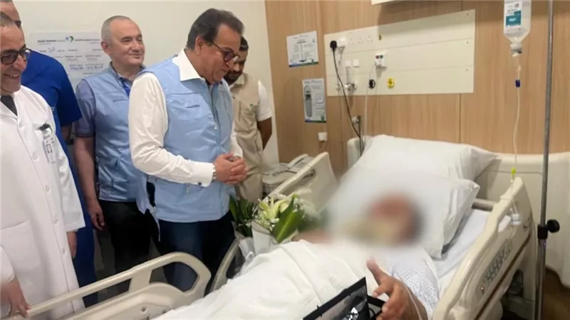 «عبدالغفار» يتفقد الحالة الصحية للحجاج المصريين في مستشفيات المدينة المنورة وعيادات البعثة
