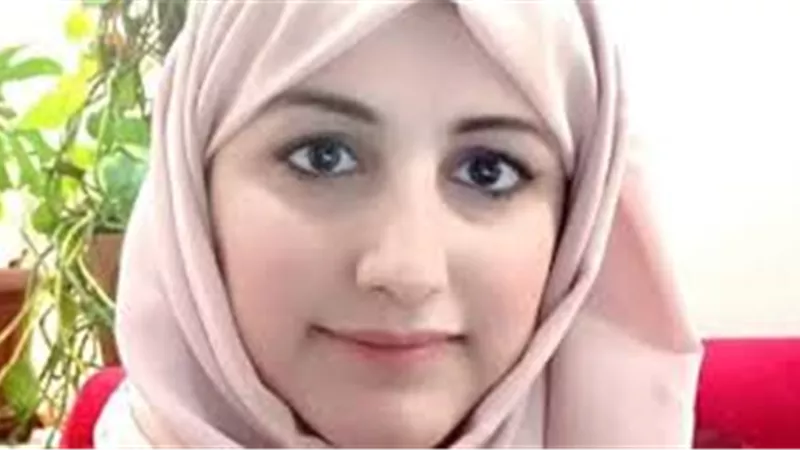ميسون الإرياني | شاعرة يمنية كُرمت من قبل شعراء بلا حدود
