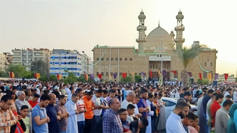 هل يجوز لمن صلى العيد أن يترك صلاة الجمعة؟ « الإفتاء تُجيب »