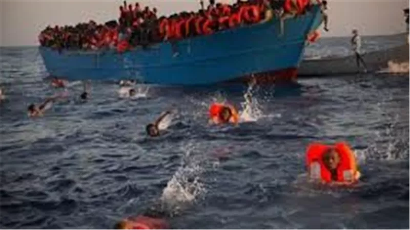 وفاة مواطن مصري وإنقاذ 36 آخرين عقب احتراق مركب هجرة غير شرعية قبالة سواحل الليبية