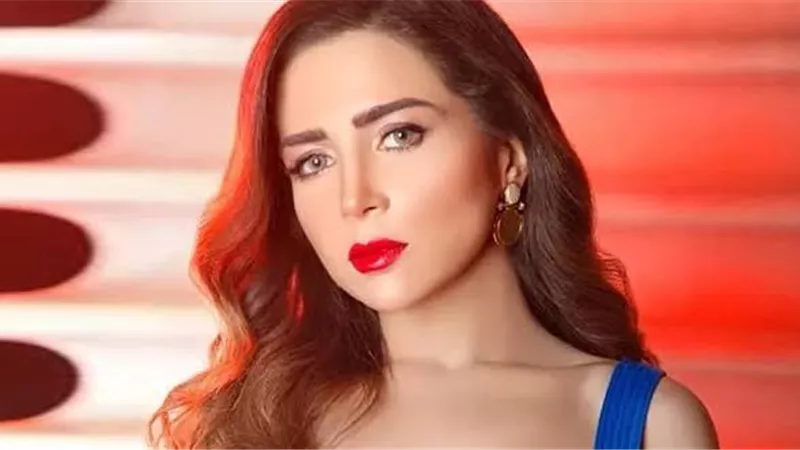 مى عز الدين تتألق في أحدث جلسة تصوير.. هل تعود للمسرح؟ 