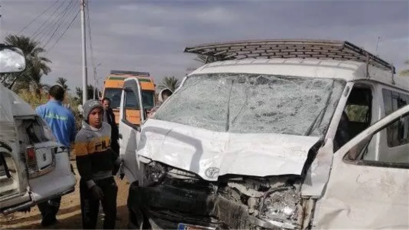 إصابة 23 عاملة في حادث انقلاب سيارة بالطريق الصحراوي أمام مركز سمالوط 