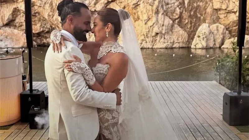 وسط أجواء عائلية.. أمينة خليل تواصل احتفالات زفافها فى اليونان 