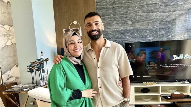 شقيقة محمد صلاح تخطف الأنظار أثناء احتفالها بعيد ميلاد شقيقها 