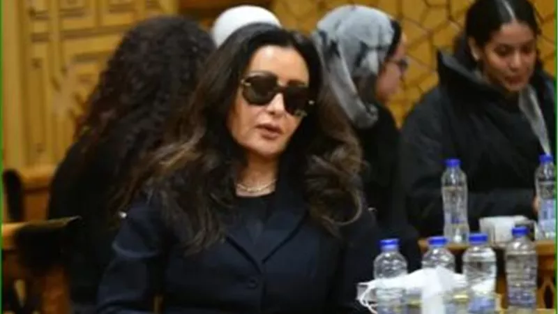 حدادًا على شقيقها الأكبر.. لطيفة تؤجل طرح أجدد ألبوماتها