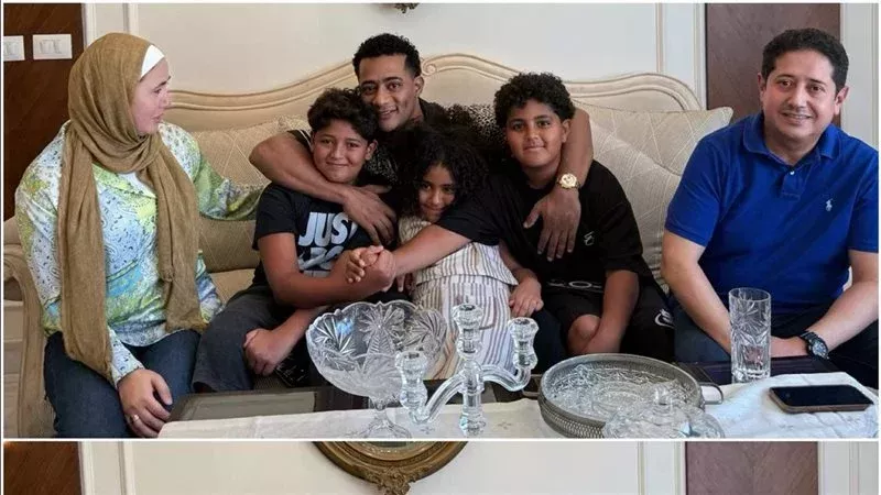 محمد رمضان ينهي الخلاف بين الطفل المعتدي عليه ونجله.. ماذا قال عن الواقعة؟