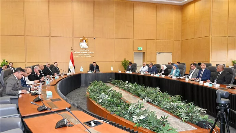 وزير الإسكان ويوجه رؤساء المدن الجديدة بالعمل على إجراءات ترشيد استهلاك الطاقة والمياه