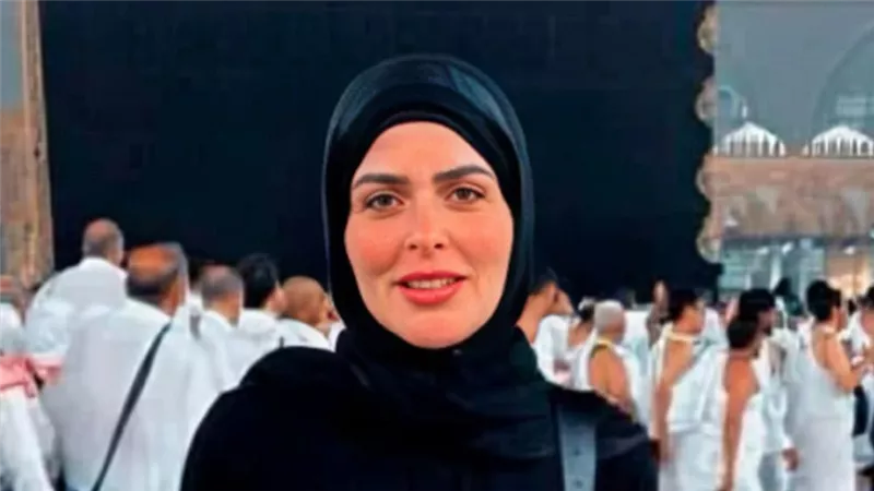مها الصغير توجه رسالة إلى متابعيها أمام الكعبة المشرفة 
