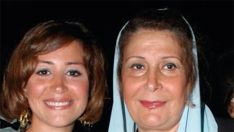 منة شلبي تكشف حقيقة دخول والدتها العناية المركزة وتطمئن جمهورها