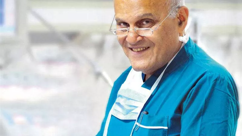 وجودك بيننا حياة.. وزير الصحة يكرّم أسطورة الطب مجدي يعقوب بكلمات مؤثرة