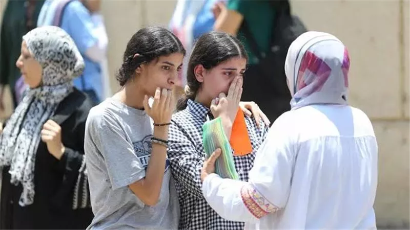 في أولى أيام الثانوية.. جمع بقدونس يشعل الجدل.. والطالبات: العربي حطم أحلامنا 