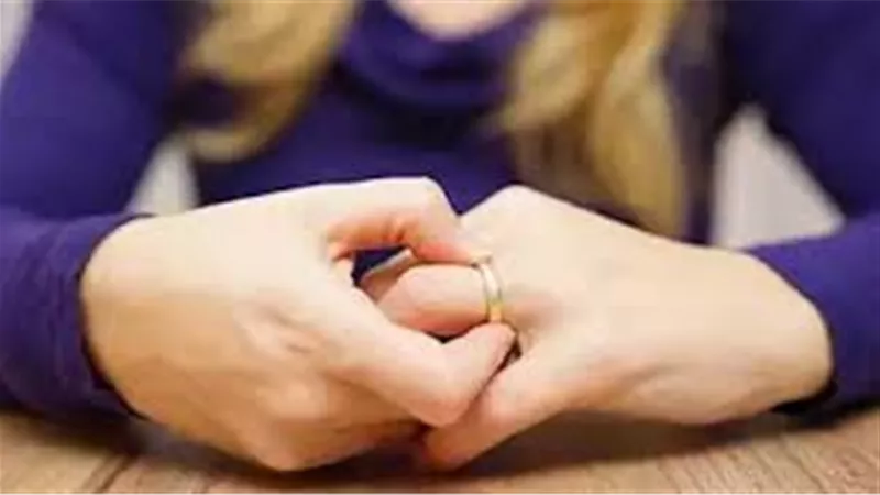 زوجي يجبرني على العلاقة ويهددني إذا رفضت.. ماذا أفعل؟