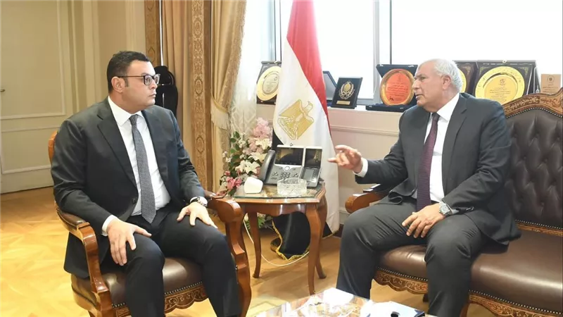 وزير الإسكان ومحافظ الوادي الجديد يبحثان عدداً من ملفات التعاون المشترك بمياه الشرب