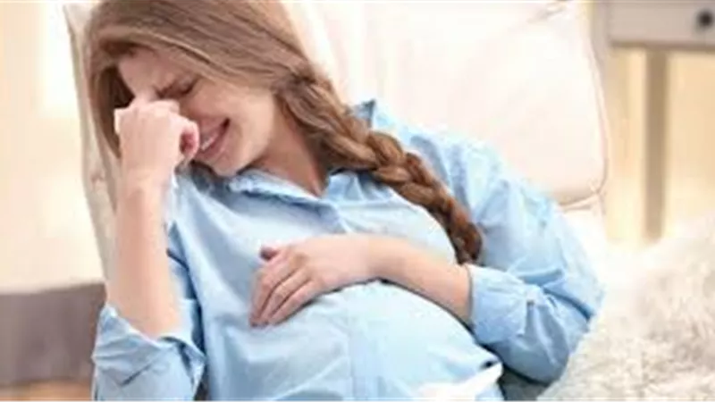 لماذا يخون الرجل زوجته الحامل؟.. وماذا تفعل؟