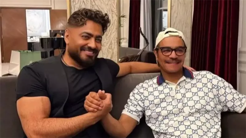 رابح صقر بصورة مع تامر حسني تشعل الجدل.. لقاء نجمين أم تعاون مرتقب