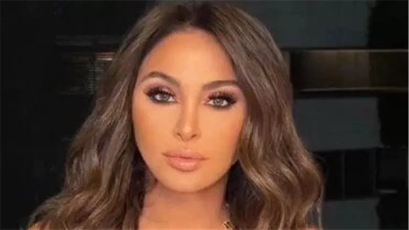  بظهور مفاجئ.. إليسا تتصدر التريند بعد إطلالتها بفستان من الجينز