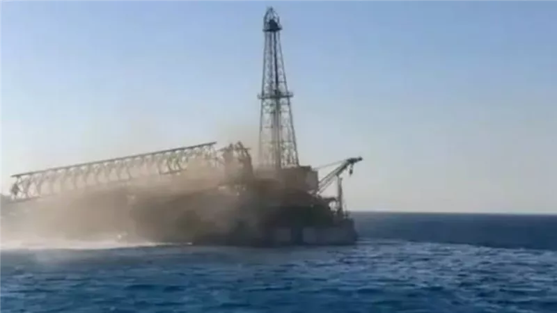 مصرع 4 أشخاص وإصابة 22 آخرين في حادث حفار جبل الزيت بخليج السويس
