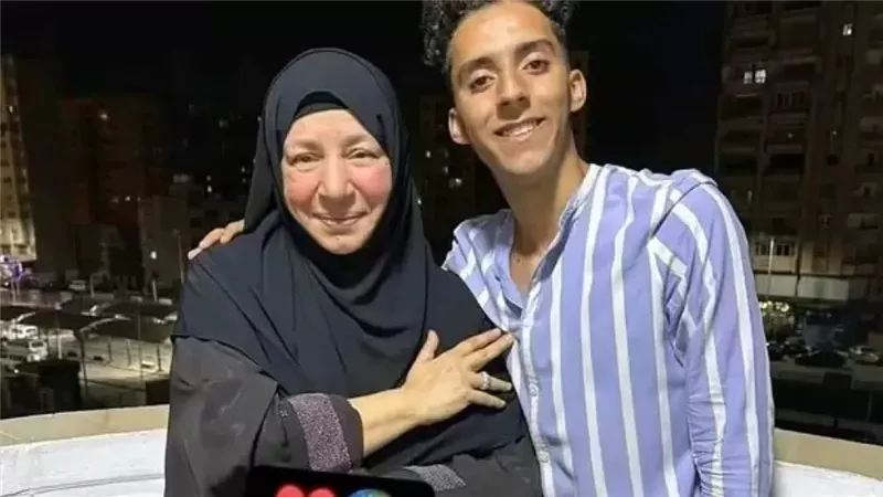 عمتي حبيبتي.. صورة نادرة لعبلة كامل مع ابن شقيقها تتصدر التريند| تفاصيل
