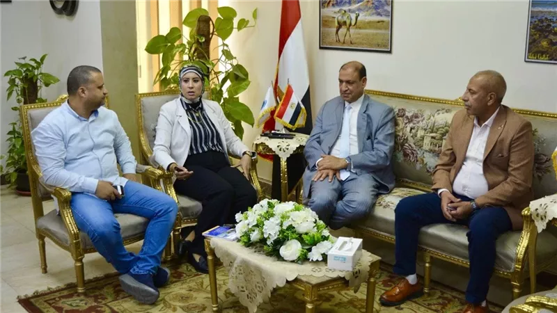رئيسا جهاز السويس الجديدة والمناطق الحرة يناقشان تطوير المنطقة الحرة للاستثمار بعتاقة