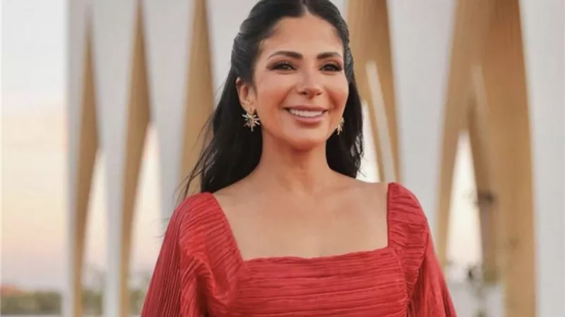 دموعي نزلت وفخورة بيكي.. منى زكي توجه رسالة لـ جانا عمرو دياب 