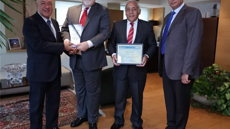 تقديرًا لريادته بالحلول الأمنية ودعمه للصناعة.. شركة Madico الأمريكية تكرم البنك الأهلي